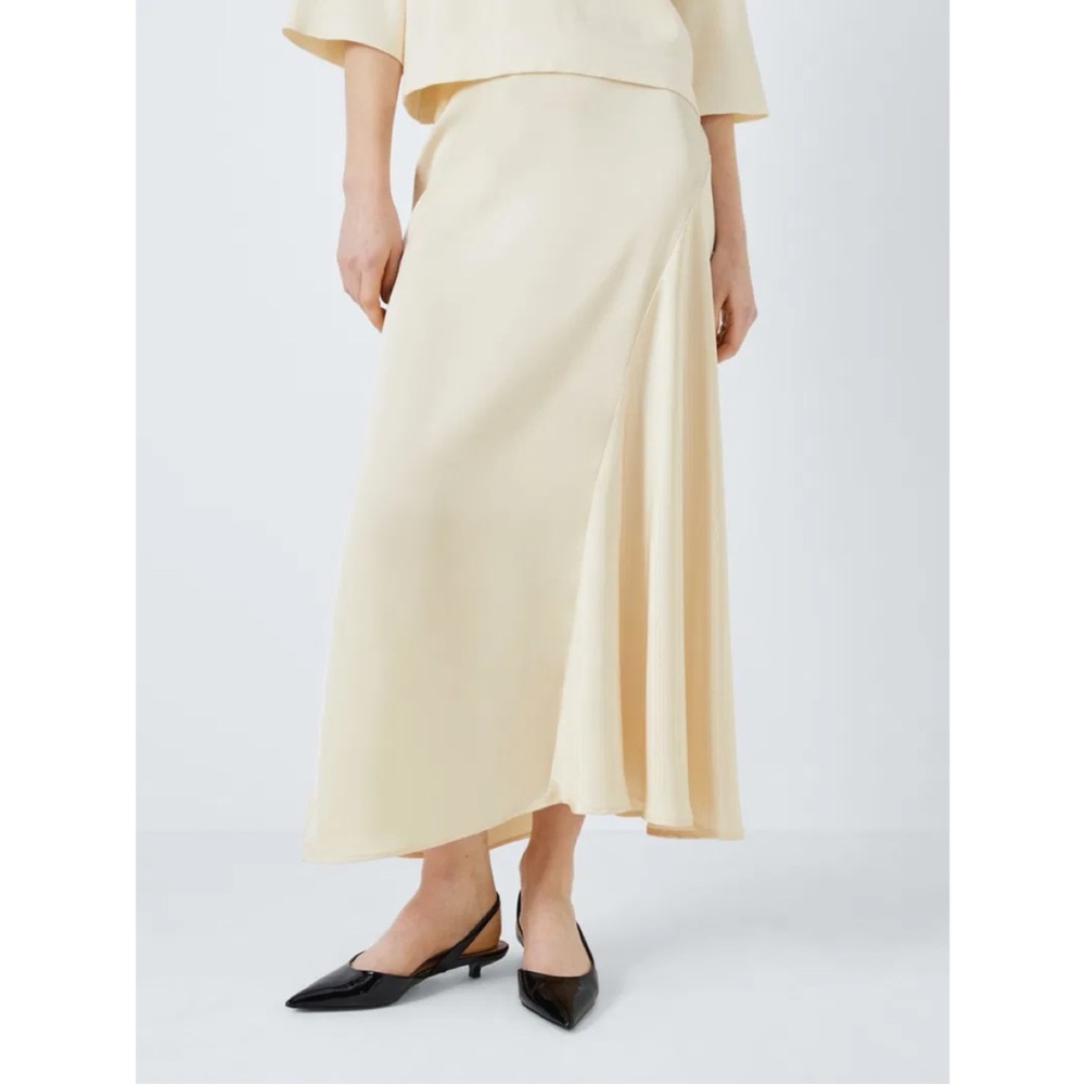 New w/ Tags Max Mara Weekend Satin Skirt size 6.